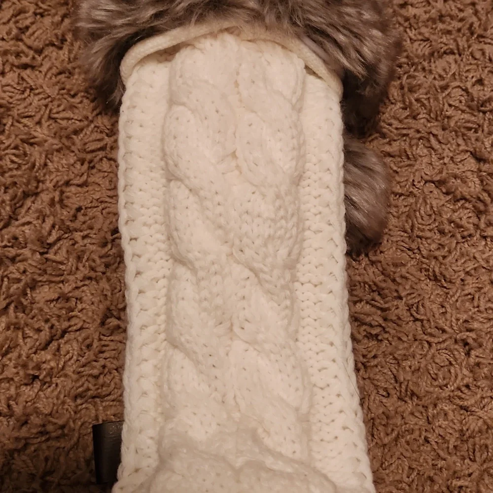 UGG Cable Knit Cream Wine Bottle Holder with Faux Fur Trim